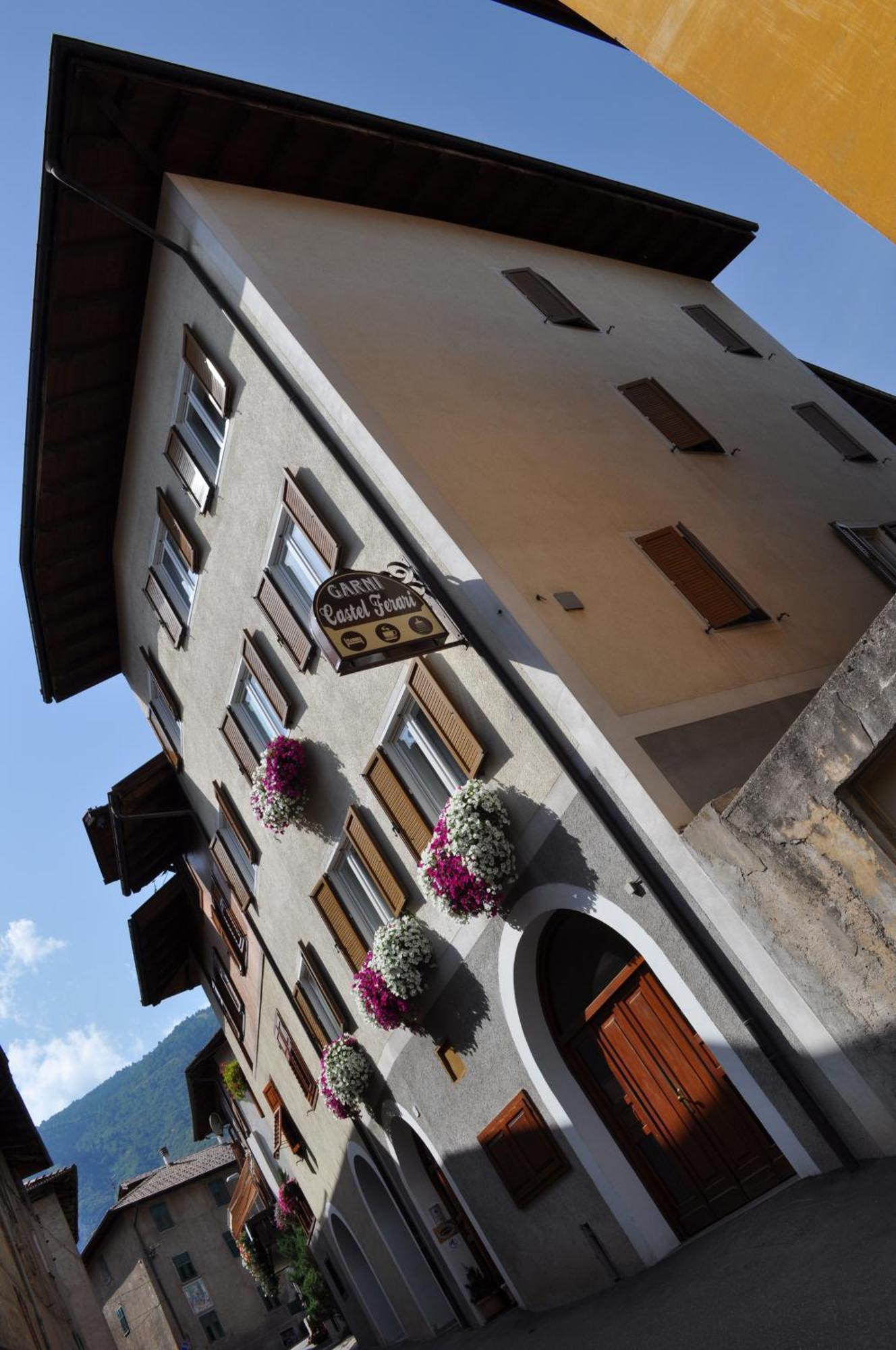 Garni Castel Ferari Hotel Tuenno Exterior photo