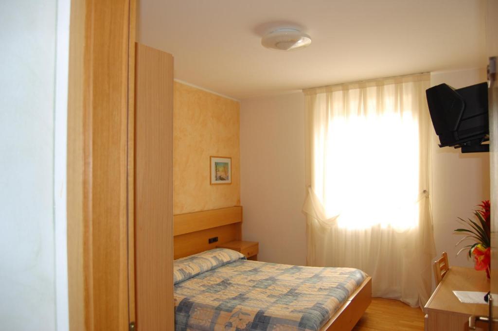 Garni Castel Ferari Hotel Tuenno Exterior photo