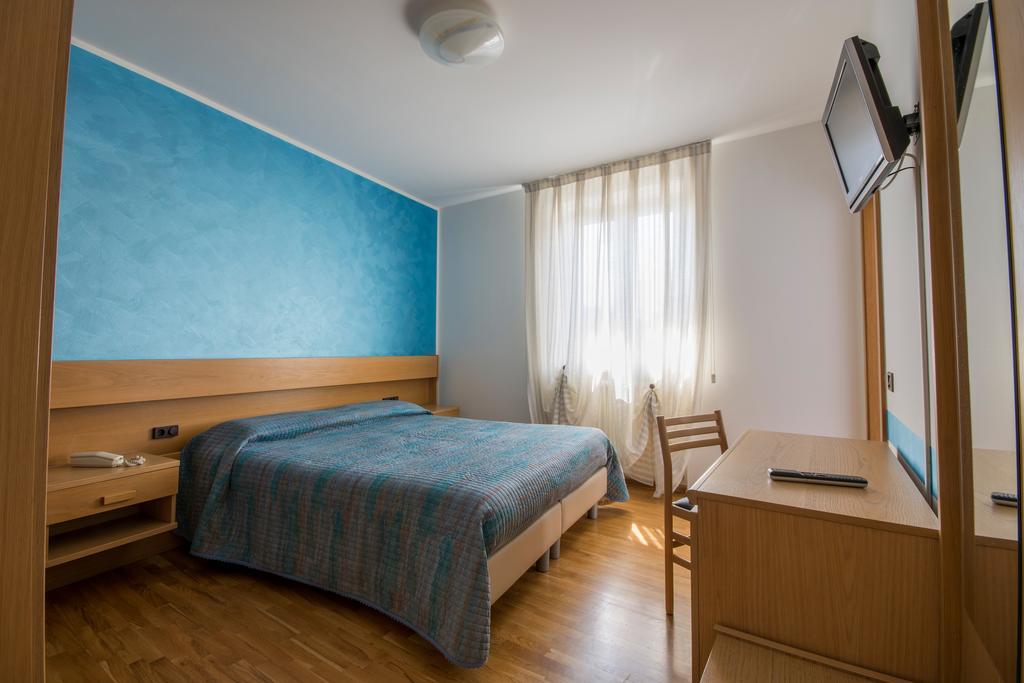 Garni Castel Ferari Hotel Tuenno Exterior photo