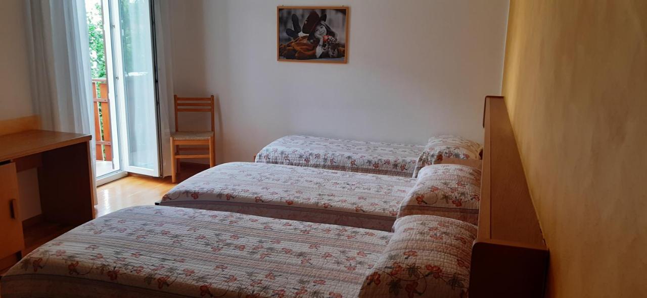 Garni Castel Ferari Hotel Tuenno Exterior photo